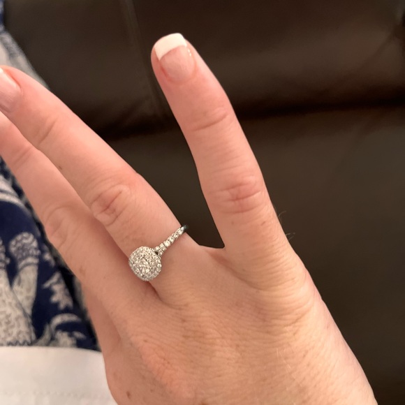 Tiffany & Co Platinum Engagement Ring - Picture 12 of 13